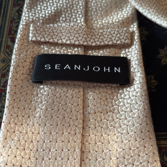 Sean John Extra long 62” x 4” 100% Silk Fine Tailoring Gold Neck Tie - Picture 4 of 4